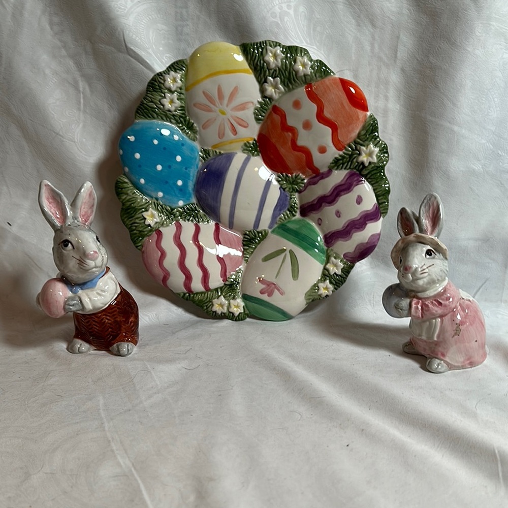 Fitz & Floyd Easter Egg Plate with Bunny Salt & Pepper 1990 No Box